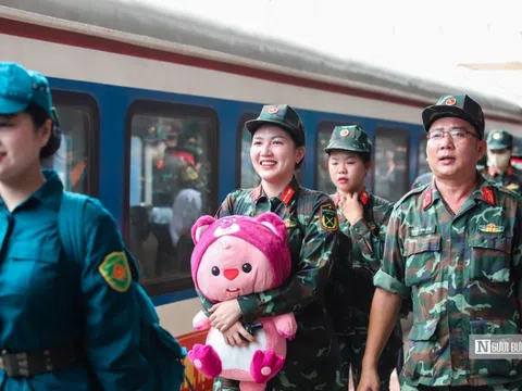 Những "bóng hồng" rạng rỡ tới Hà Nội sẵn sàng tập luyện cho sự kiện A80