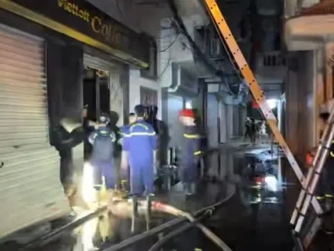 Cứu 5 người khỏi vụ cháy trong đêm tại Hải Phòng