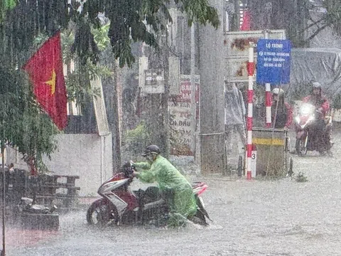 Áp thấp nhiệt đới vào vịnh Bắc Bộ, miền Bắc mưa rất to