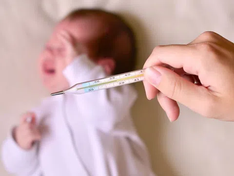 Cách nhận biết và xử lý sốt phát ban ở trẻ sơ sinh