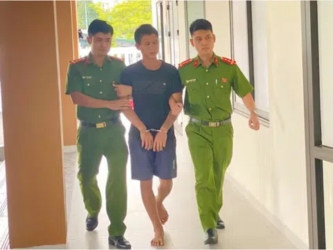 Khống chế đối tượng dùng dao chém bị thương cán bộ công an