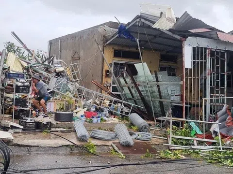 Hiện trường tan hoang, ám ảnh khi "cuồng phong" BUALOI quét qua Ninh Bình, Thanh Hóa, Hà Tĩnh, Nghệ An