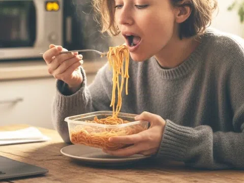 'Ăn cho khỏi phí - uống cho khỏi thừa' - thói quen tiết kiệm bào mòn sức khỏe