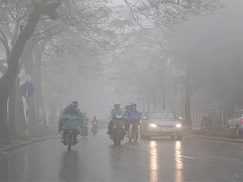 Miền Bắc nồm ẩm bất thường, vì sao?