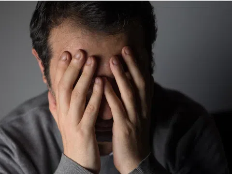 Nhận biết các giai đoạn của sa sút trí tuệ và những biến chứng thường gặp