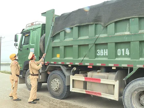 Thanh Hóa: Ra quân kiểm soát tải trọng phương tiện giao thông