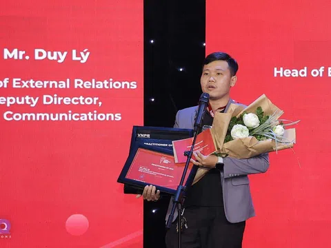 Phó Giám đốc EloQ Communications được trao giải Người làm nghề xuất sắc 2021 tại VNPR Awards