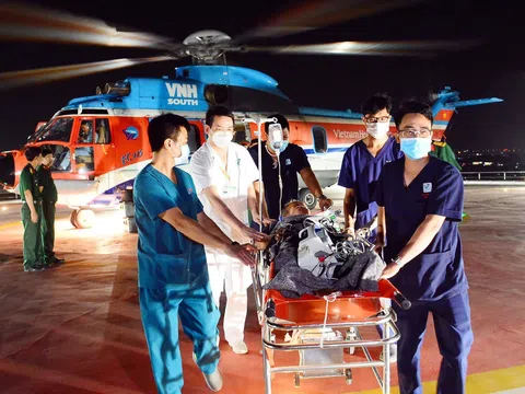 Kịp thời đưa ngư dân bị đột quỵ não từ đảo Song Tử Tây về đất liền điều trị