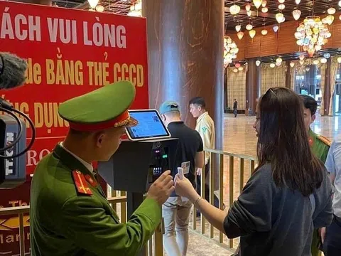 Công an Kim Bảng:  Đặt máy máy đọc thẻ quét mã QR bằng CCCD gắn chíp, ứng dụng VNEID tại khu du lịch Quốc gia Tam Chúc
