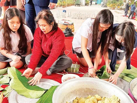 Tết là sum vầy, sẻ chia yêu thương
