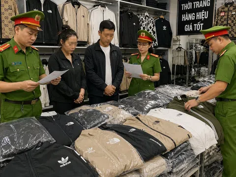 Khởi tố 2 chủ shop thời trang vì buôn bán hàng giả nhãn hiệu nổi tiếng