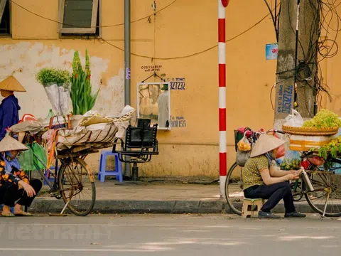 Những gánh hàng rong chở cả mùa thu Hà Nội