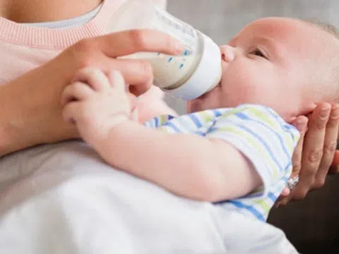 Cách chọn sữa an toàn cho trẻ bị dị ứng sữa bò