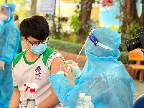 24 tỉnh, thành nào đã tiêm hơn 2 triệu liều vaccine phòng COVID-19 cho trẻ từ 12-17 tuổi?