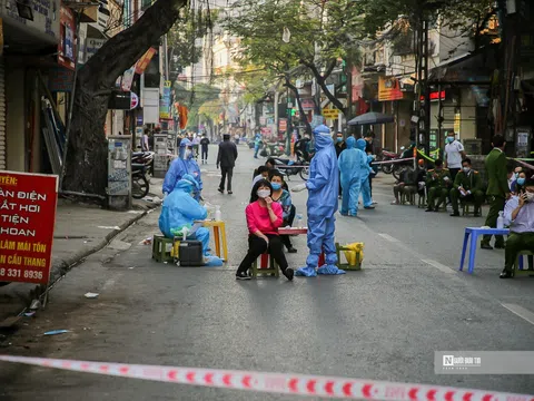 Hà Nội: Tạm rào một đoạn đường La Thành, xét nghiệm cho người dân