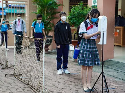 Ngày đầu học sinh TP.HCM trở lại trường sau 7 tháng gián đoạn