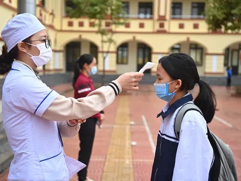 Từ 27/12, nhiều trường tại Hà Nội lại chuyển sang học trực tuyến