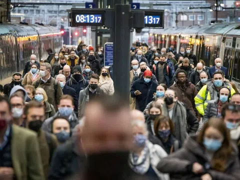 WHO cảnh báo, biến thể Omicron có thể gây quá tải hệ thống y tế