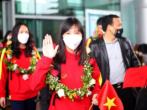 Tuyển thủ nữ Việt Nam tươi rói trong ngày về nước sau kỳ tích giành vé dự World Cup 2023