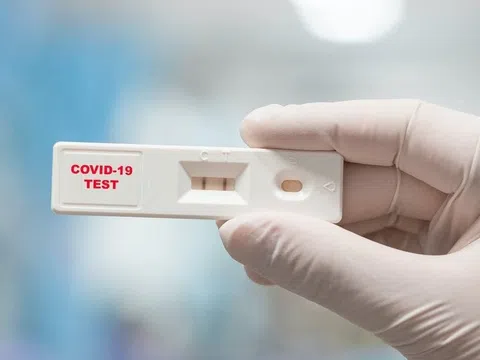 Kit test nhanh Covid-19: Loạn giá và “cháy hàng”