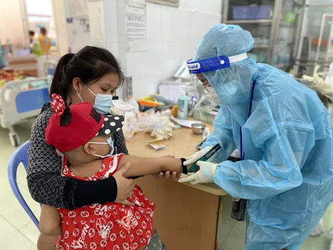 Cần chú ý gì khi đo SpO2 cho trẻ mắc COVID-19 tại nhà?