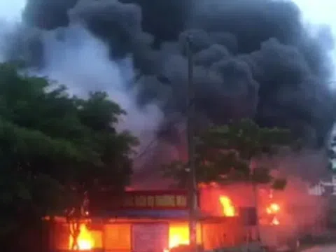 Thanh Hóa: Cháy lớn thiêu rụi  nhà kho của một công ty sợi tại xã Các Sơn