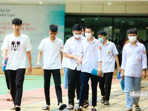 Các sĩ tử mệt mỏi trong ngày thi cuối