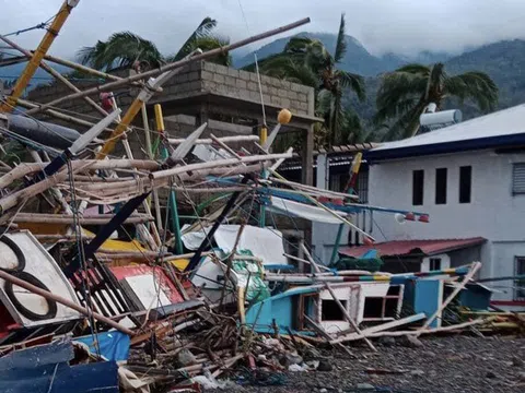 Bão số 4 làm 16 người bị thương, hơn 10.500 trạm biến áp mất điện tạm thời