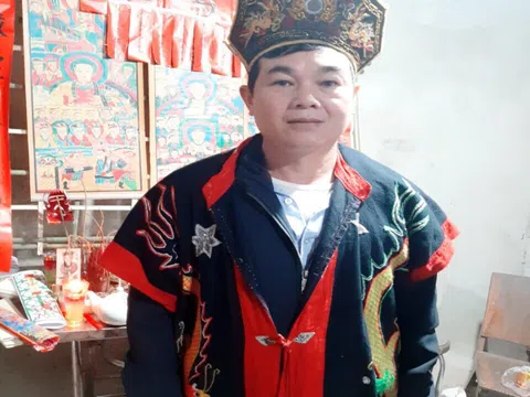 Thầy Hoàng Tiến Khương và 'bùa yêu' của người Cao Lan