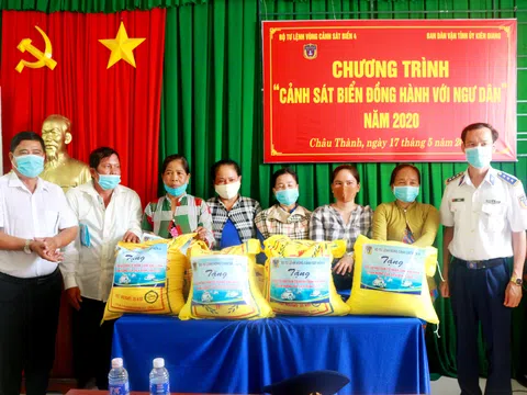 Kiên Giang: Cảnh sát biển đồng hành với ngư dân khắc phục hậu quả Covid-19