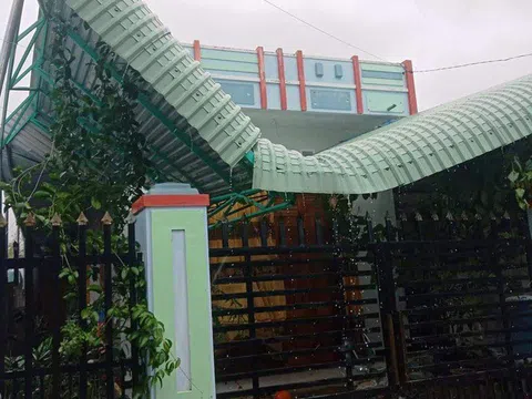 Lũ lớn cuốn trôi cả cây cầu, gần 1.500 người bị cô lập hoàn toàn