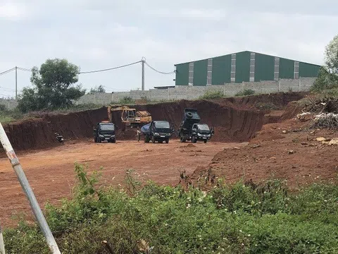 Núp bóng cải tạo mặt bằng, doanh nghiệp bán đất?