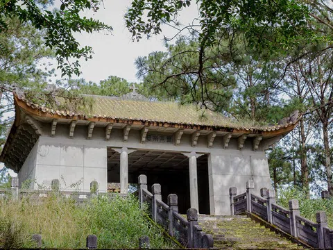 Đà Lạt: Vẻ đẹp kì bí của Lăng Mộ Nguyễn Hữu Hào - thân phụ Nam Phương hoàng hậu