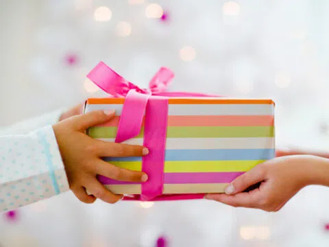 Quà tặng 20/11: Tri ân hay biến tướng của tri ân?