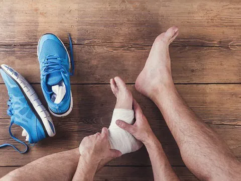 Bong gân khớp cổ chân, cách xử lý giúp giảm đau nhanh chóng
