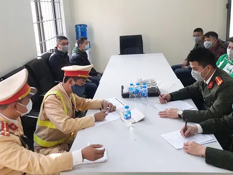 Bắt giữ xe con chở 4 người Trung Quốc nhập cảnh trái phép