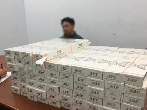 Đà Nẵng: Phát hiện hàng trăm gói thực phẩm không rõ nguồn gốc, xuất xứ tuồn vào siêu thị mini và gần 11.000 bao thuốc lá nhập lậu