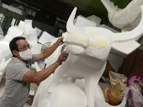 Ngắm nghía hậu trường chế tác linh vật cho đường hoa Nguyễn Huệ 2021