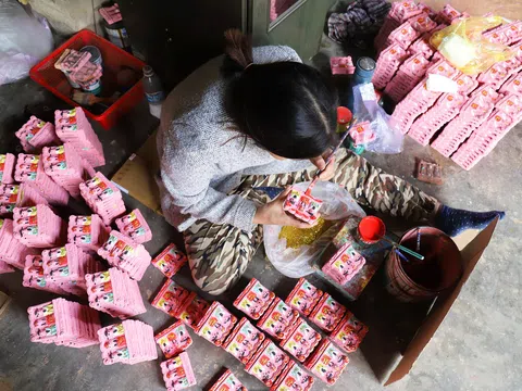 Làng nghề tượng ông Công, ông Táo nhộn nhịp những ngày cuối năm