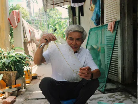 Nghệ nhân xứ Huế sáng tạo nón lá "trong suốt" khách du lịch thích thú tìm mua