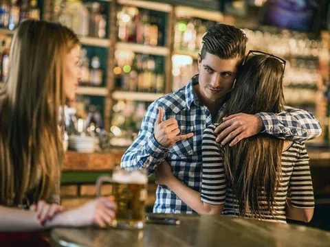 Chú ý những đặc điểm sau để biết bạn đời có phải người dễ ngoại tình