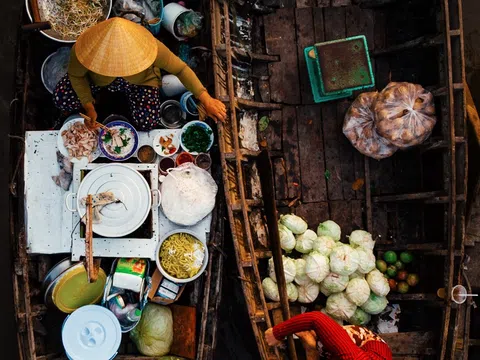 Sắc màu chợ nổi độc đáo qua khung cảnh từ trên cao nhìn xuống