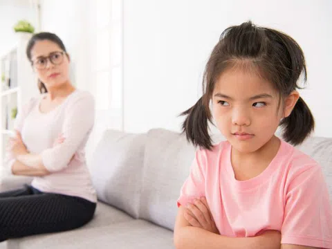 Những cách giúp bố mẹ gần gũi với đứa con bướng bỉnh