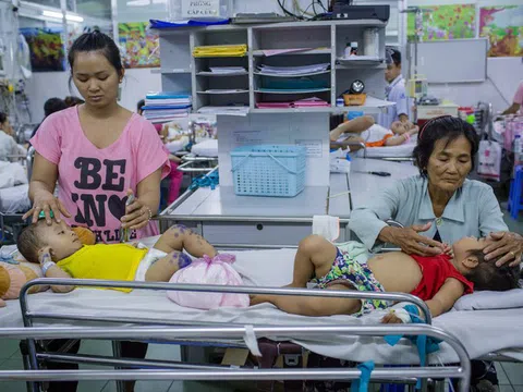 Bệnh chân tay miệng gia tăng, cha mẹ chú ý cách tự chăm sóc trẻ tại nhà