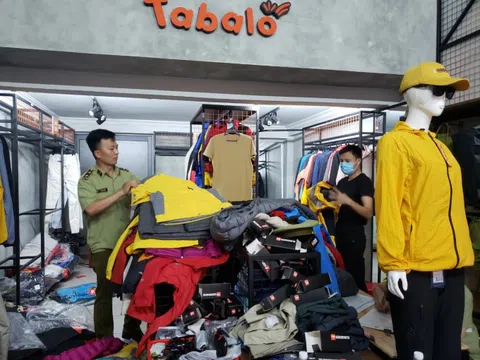 Phát hiện hàng ngàn sản phẩm nghi giả mạo nhãn hiệu The North Face