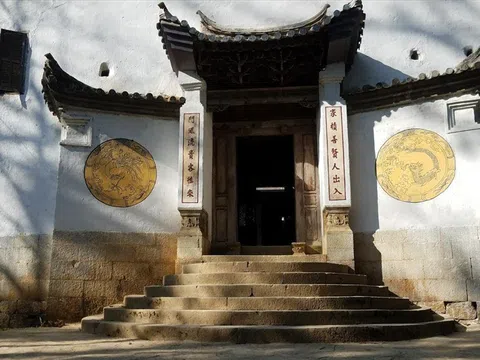 Khám phá kiến trúc dinh thự cổ vua Mèo và những giai thoại bí ẩn