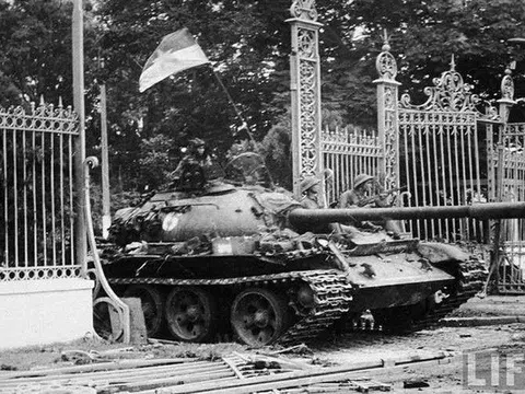 Húc đổ tung cổng Dinh Độc Lập, xe tăng T-59 thiện chiến ra sao?