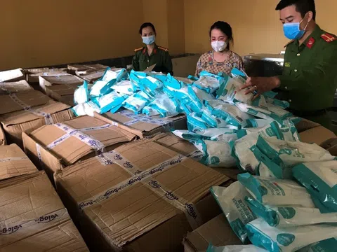 Thu giữ số lượng lớn khẩu trang không rõ nguồn gốc tại quận Bắc Từ Liêm