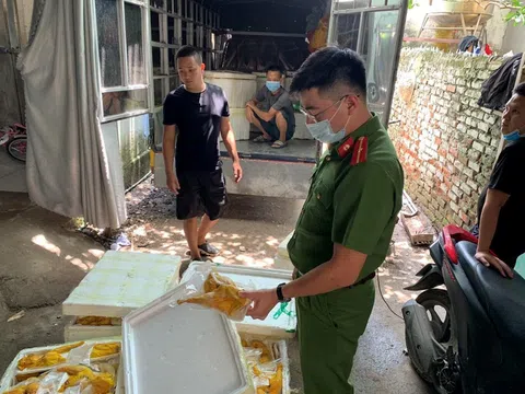Bắc Từ Liêm: Phát hiện số lượng lớn gà ủ muối tiêu nhập khẩu không có nguồn gốc xuất xứ