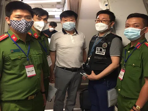 Công an quận Bắc Từ Liêm bàn giao đối tượng truy nã cho Cảnh sát Quốc gia Hàn Quốc